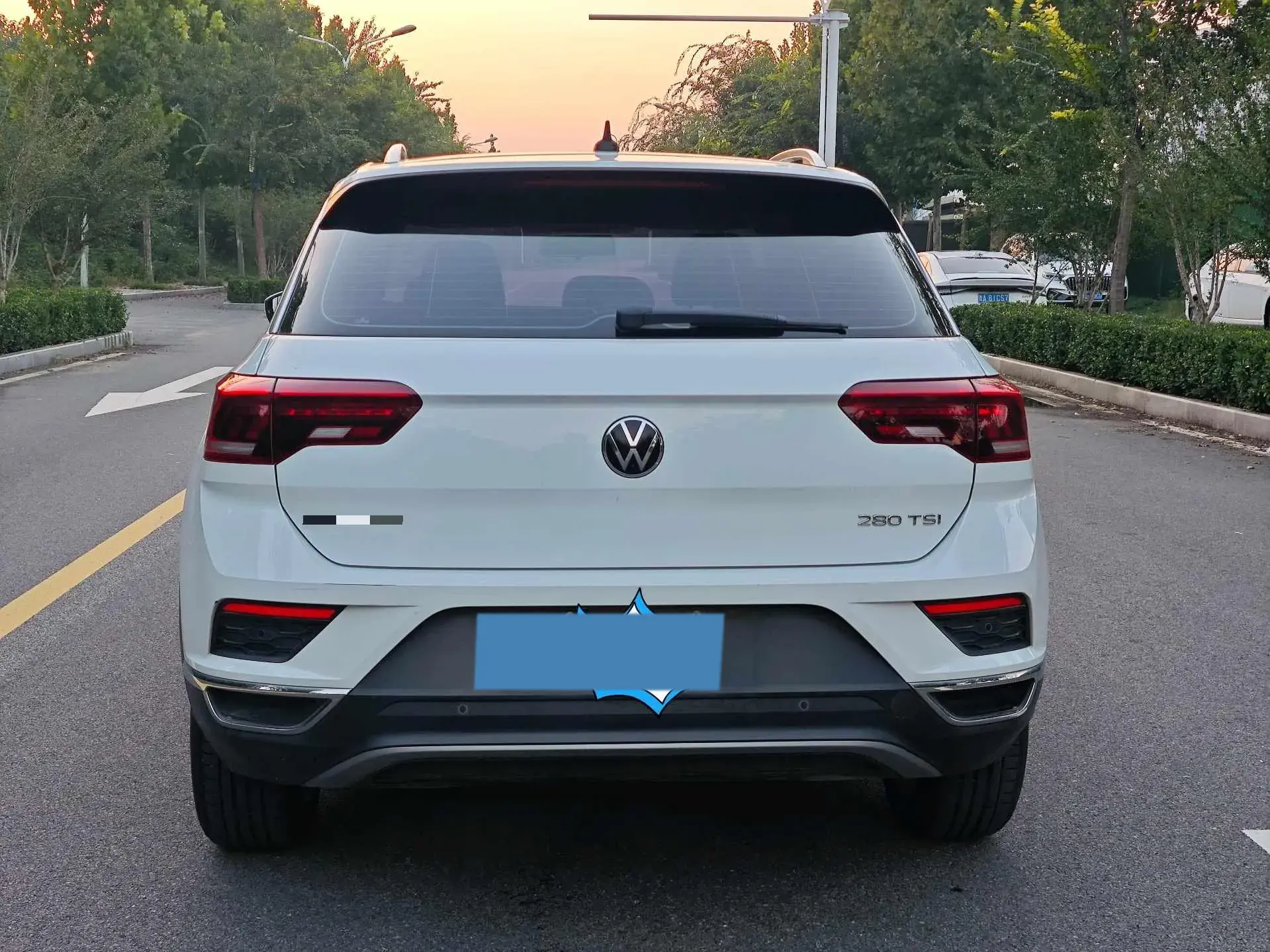 2021 VOLKSWAGEN T-ROC thumbnail 4