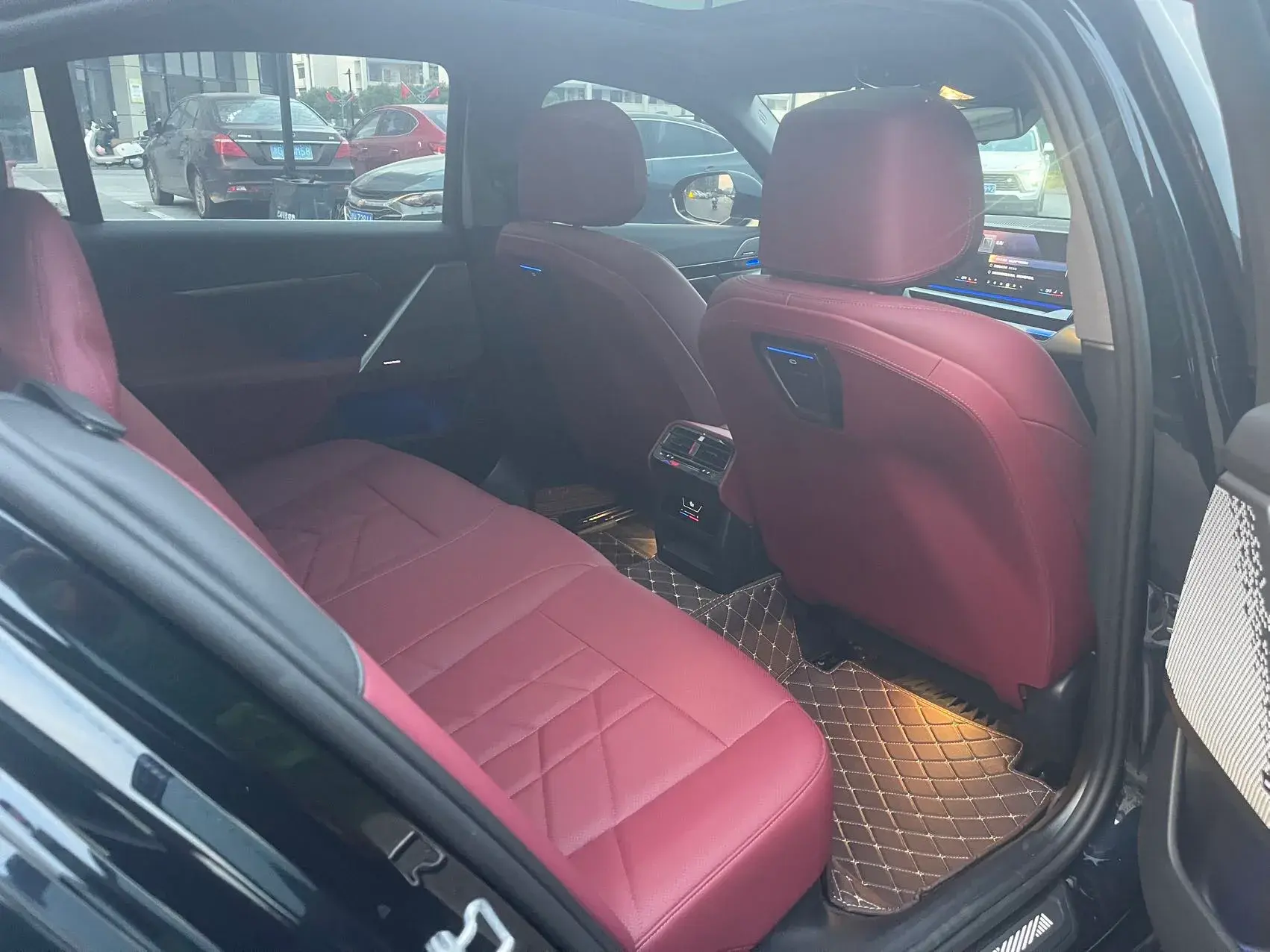 2024 BMW 5 thumbnail 4