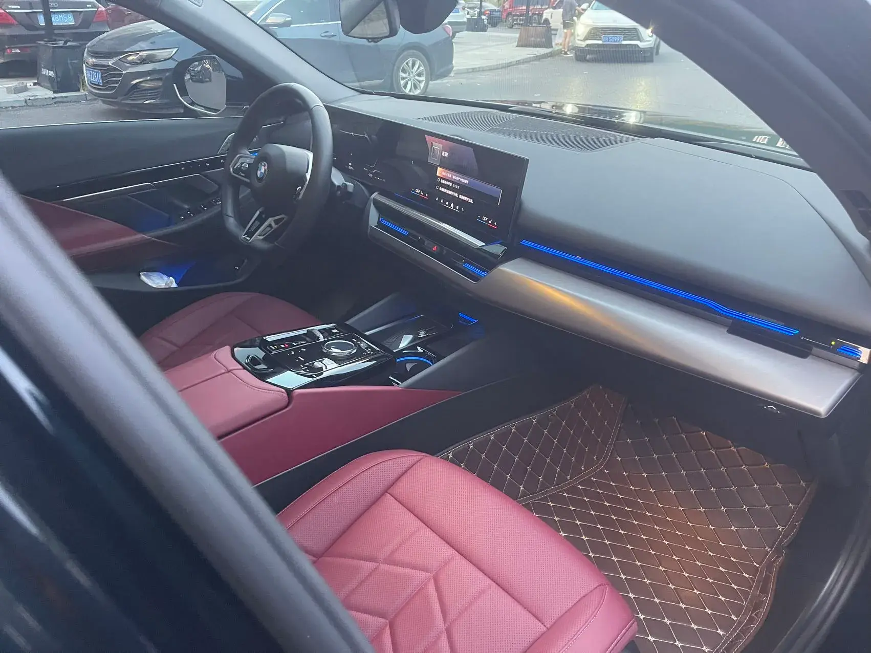 2024 BMW 5 thumbnail 3