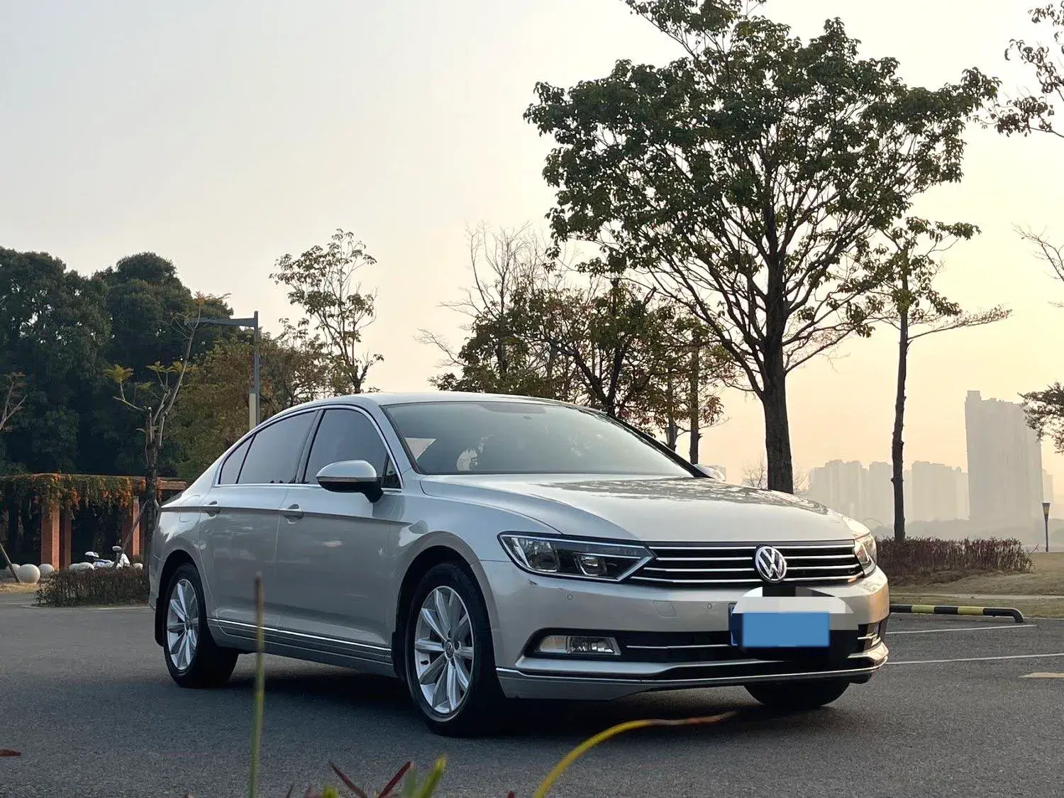 2018 VOLKSWAGEN MAGOTAN thumbnail 3