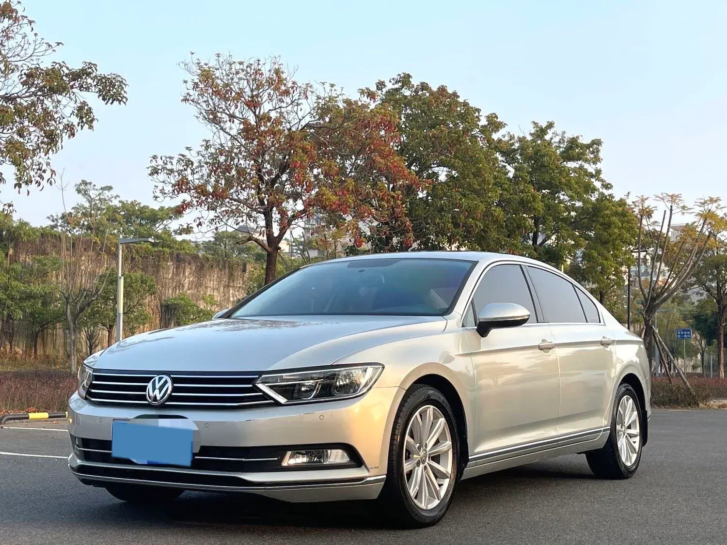 2018 VOLKSWAGEN MAGOTAN view 1