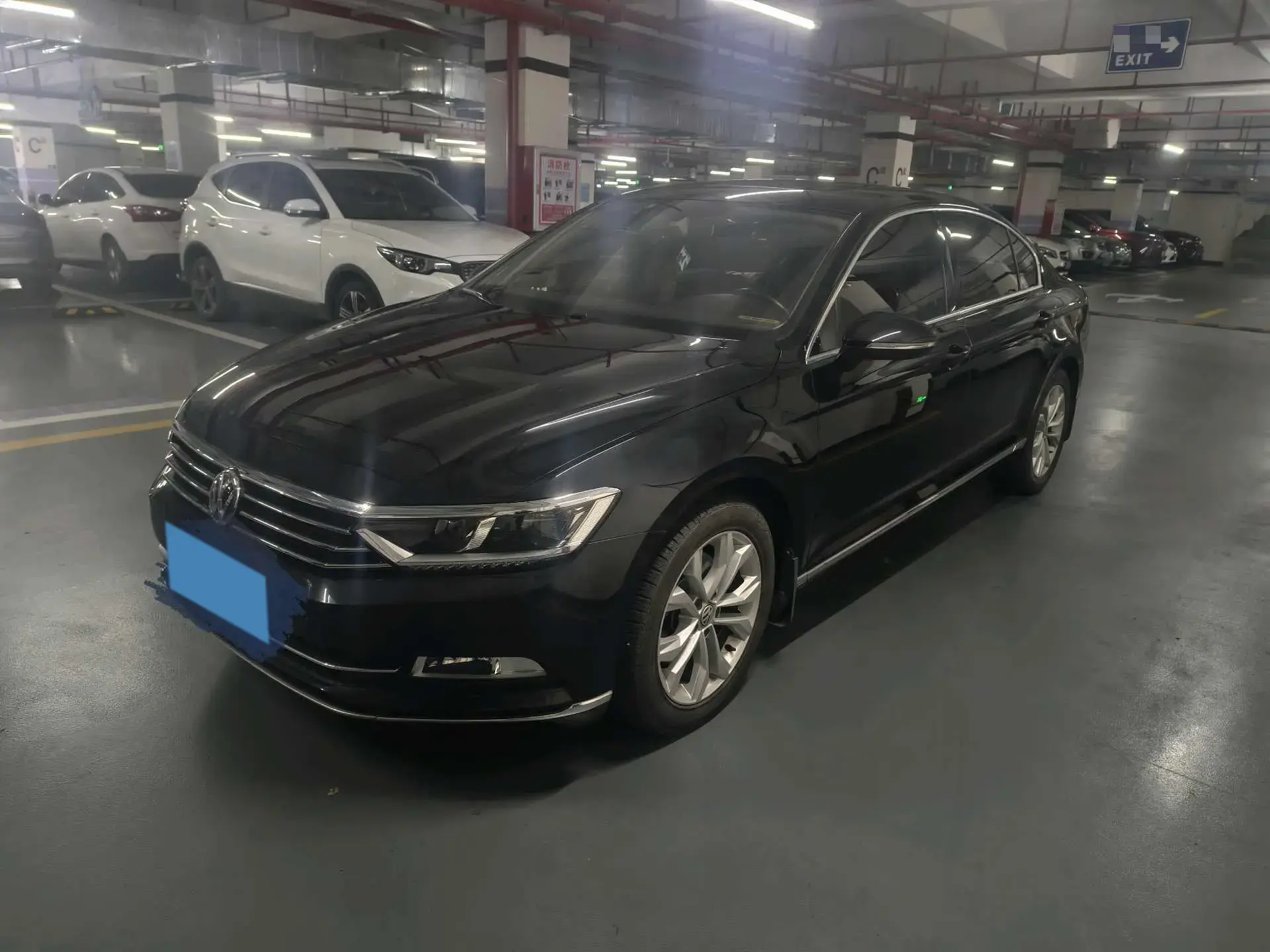 2019 VOLKSWAGEN MAGOTAN view 1