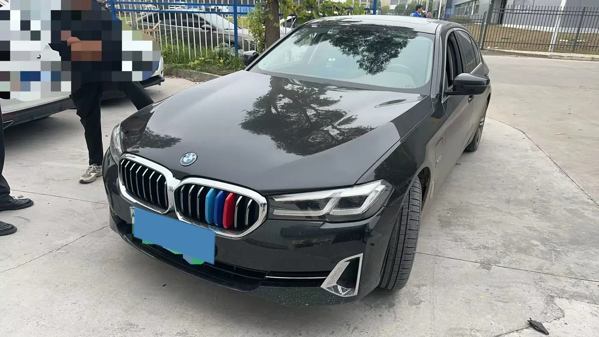 2022 BMW 5 view 1