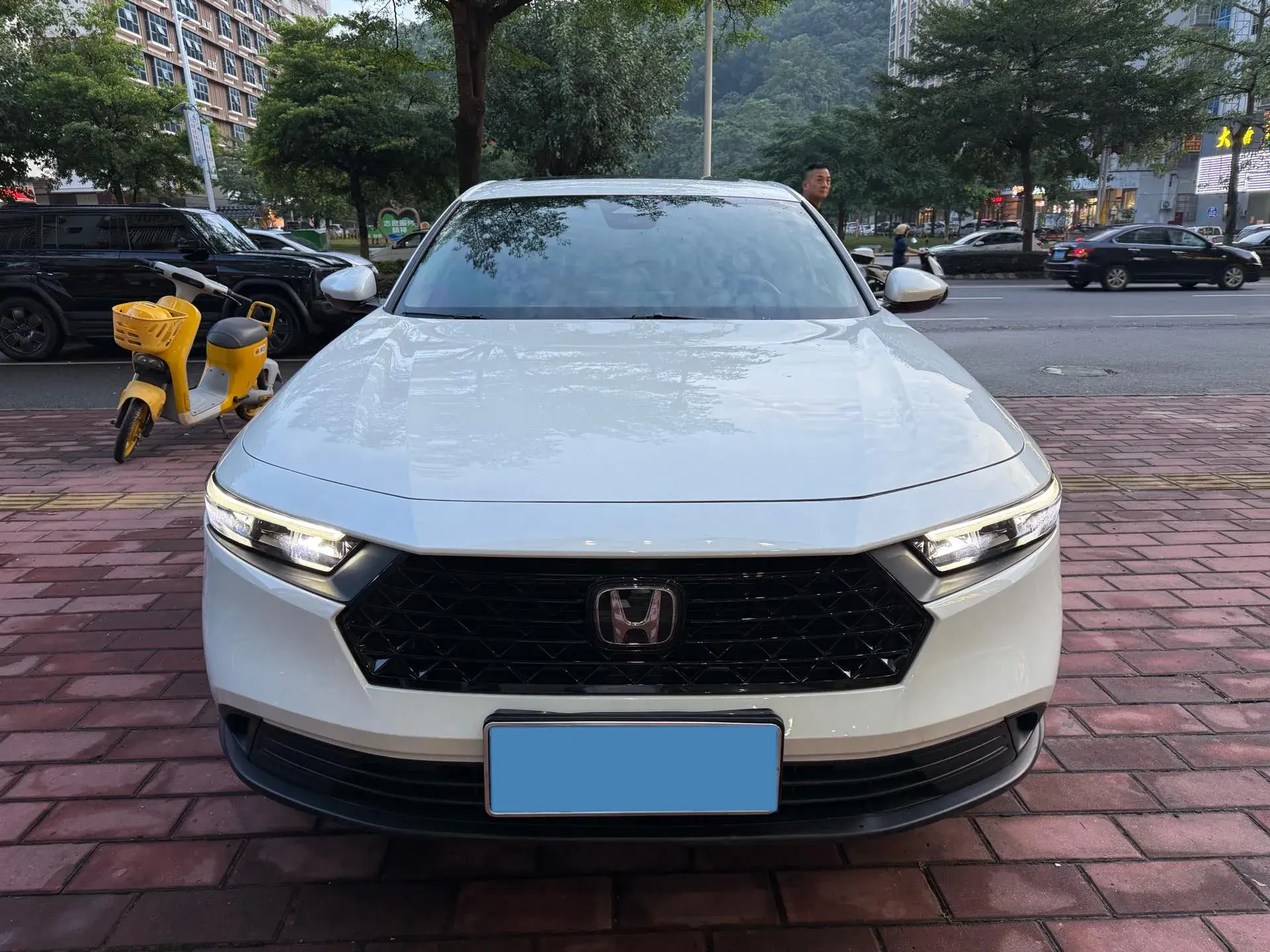 2023 HONDA ACCORD thumbnail 2