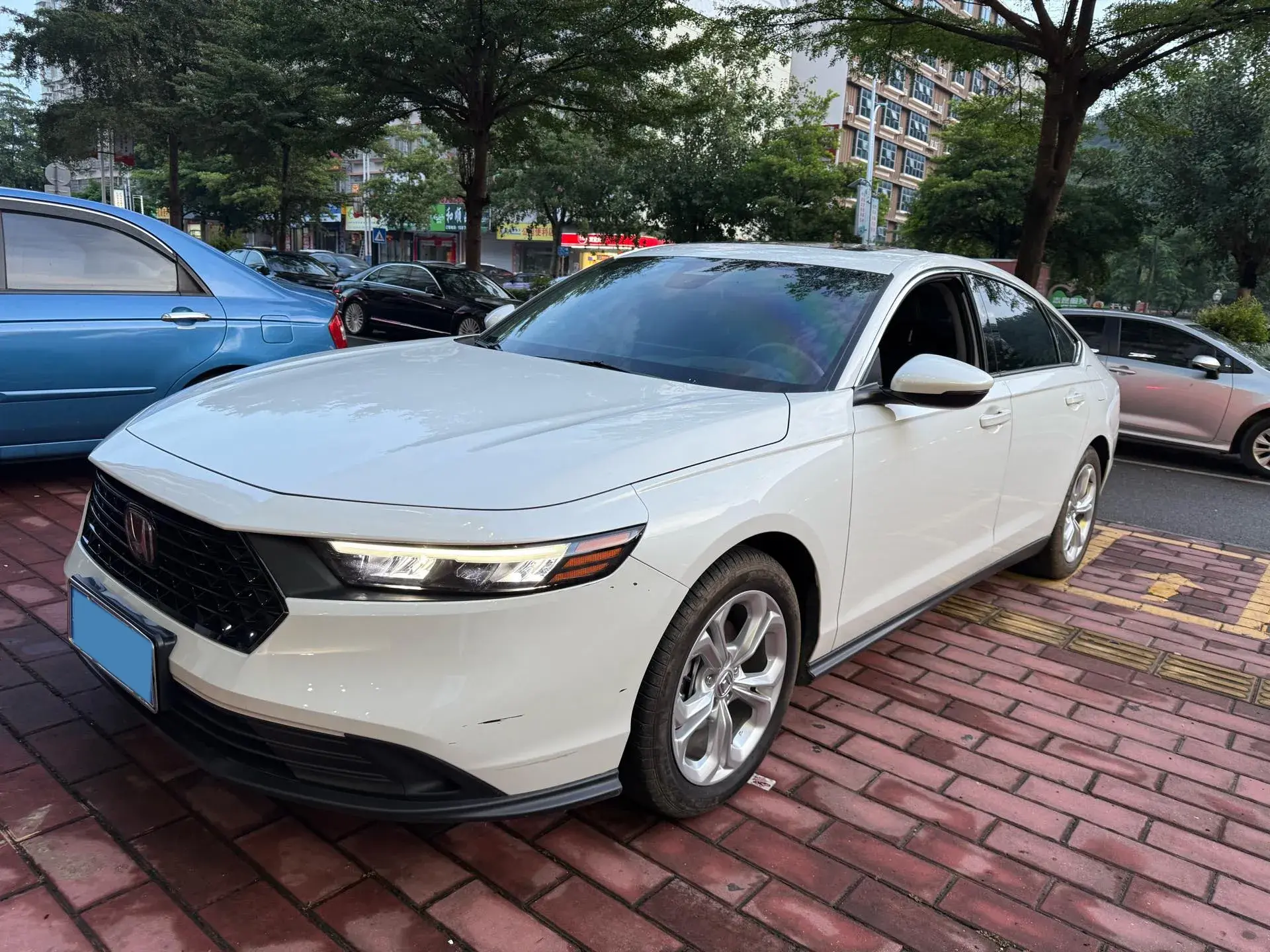 2023 HONDA ACCORD view 1
