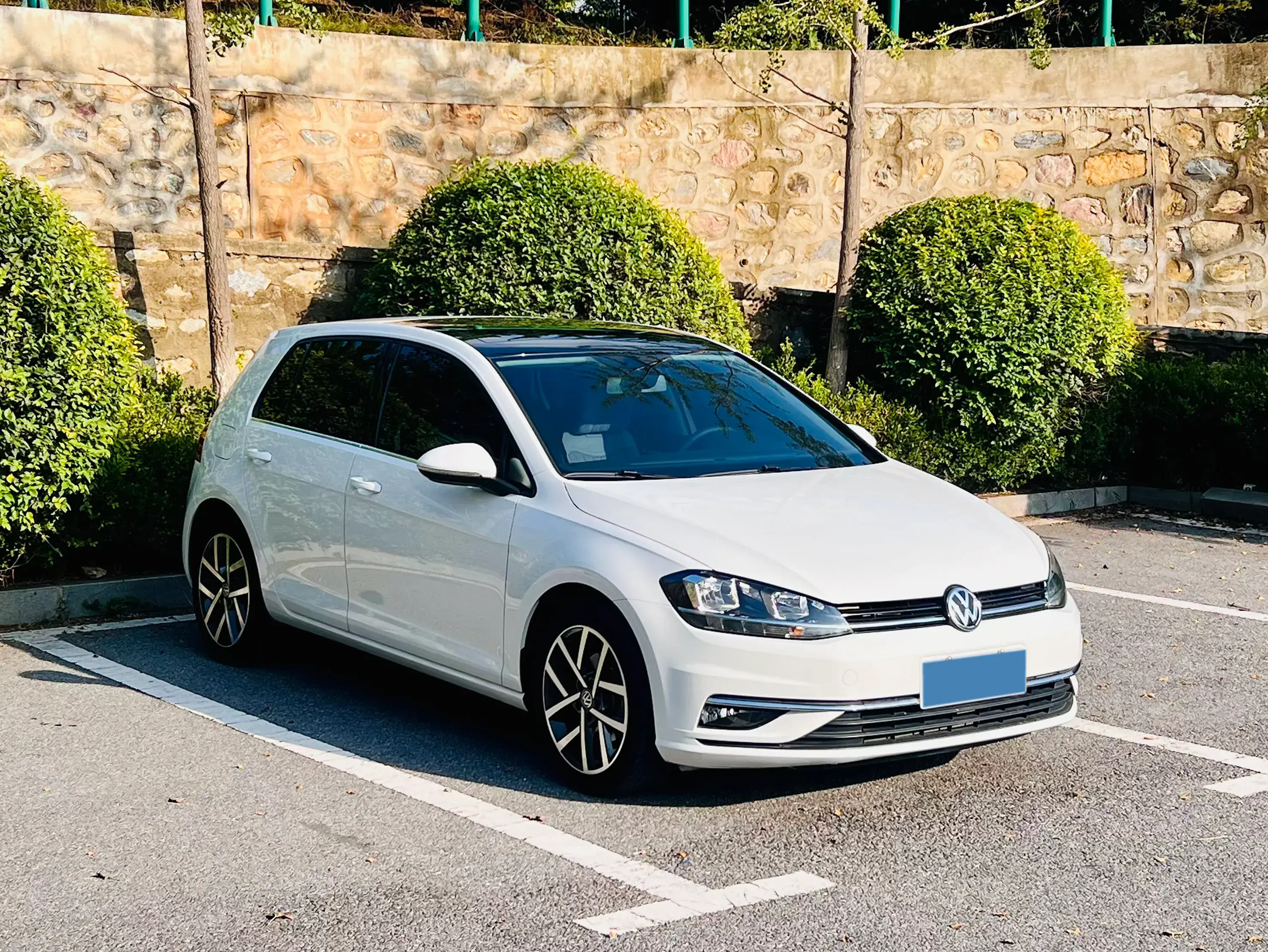 2020 VOLKSWAGEN GOLF thumbnail 3
