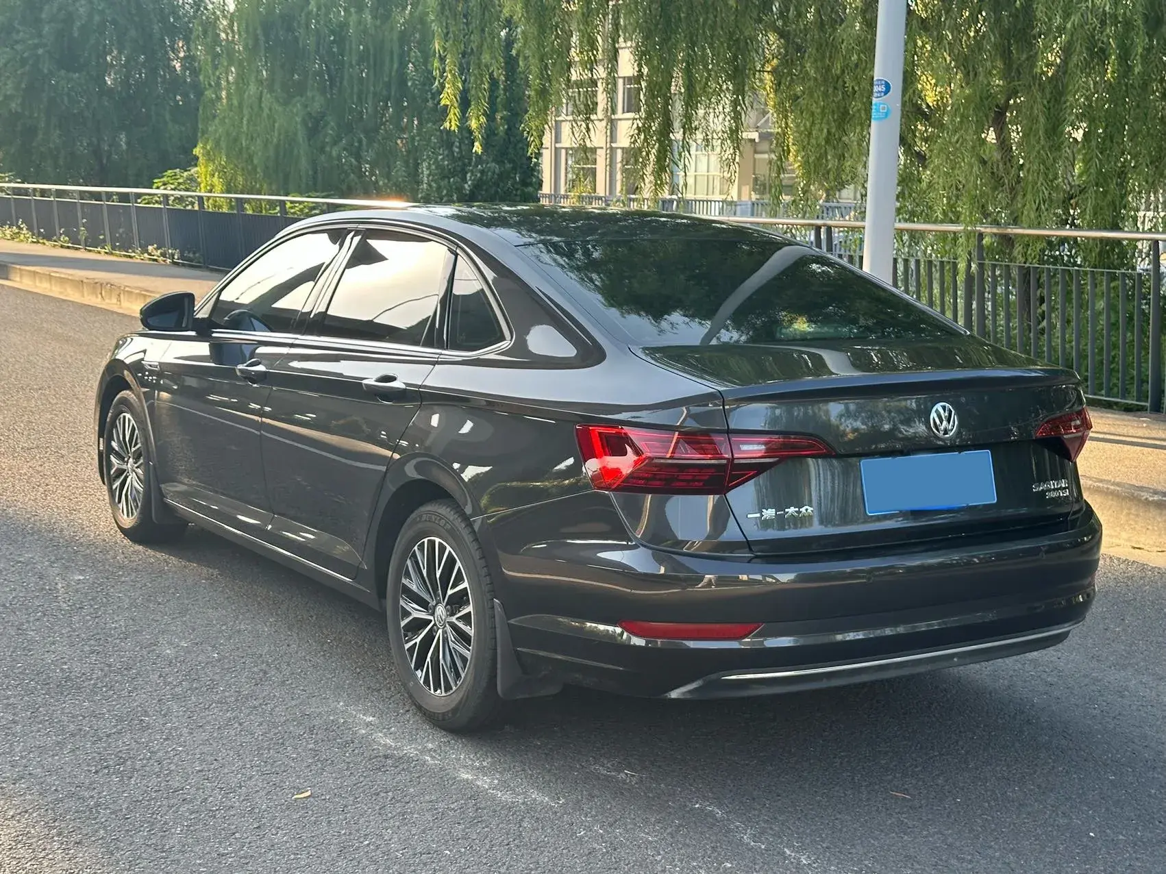 2020 VOLKSWAGEN SAGITAR thumbnail 3