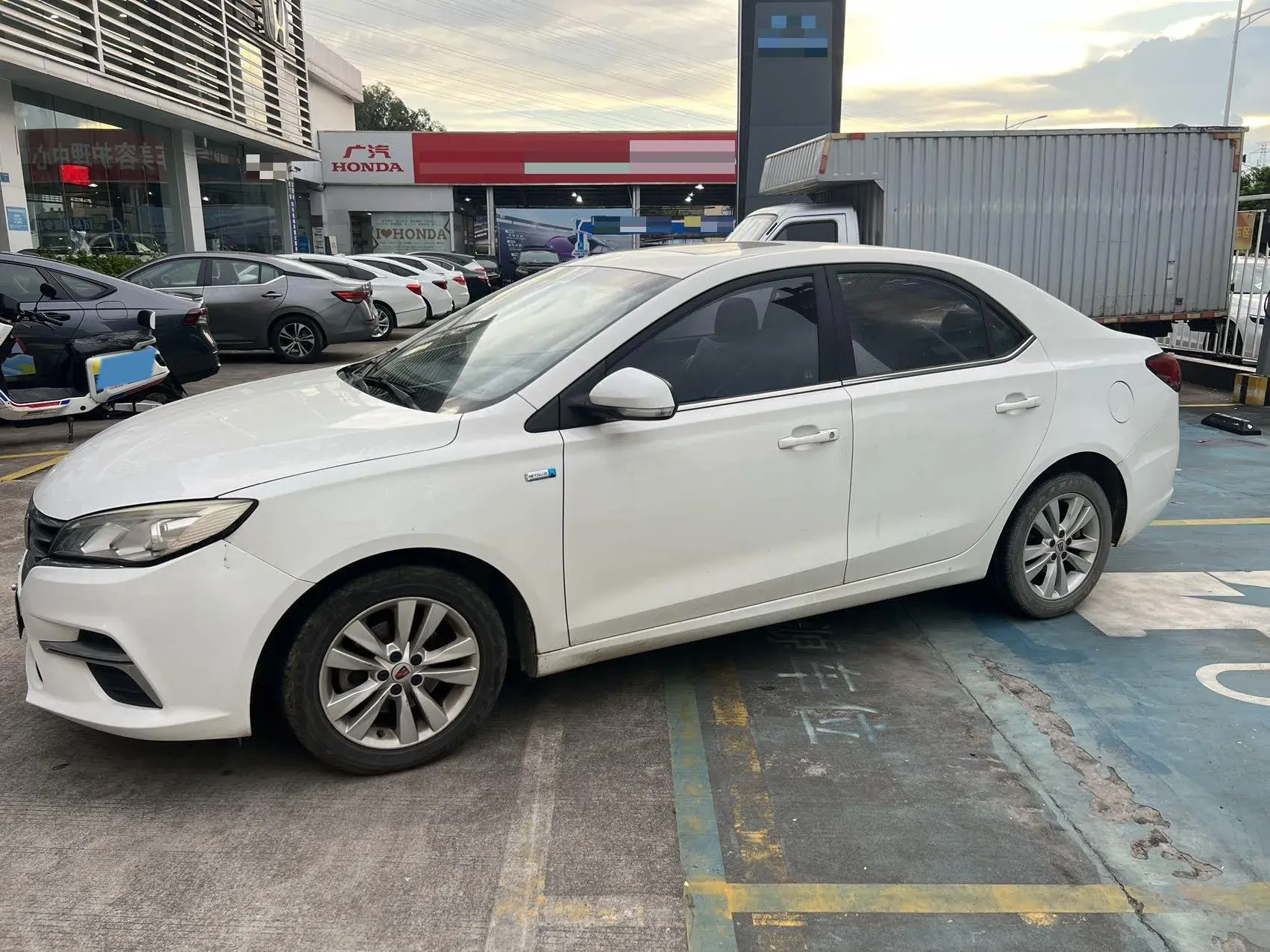 2018 ROEWE 360 thumbnail 3