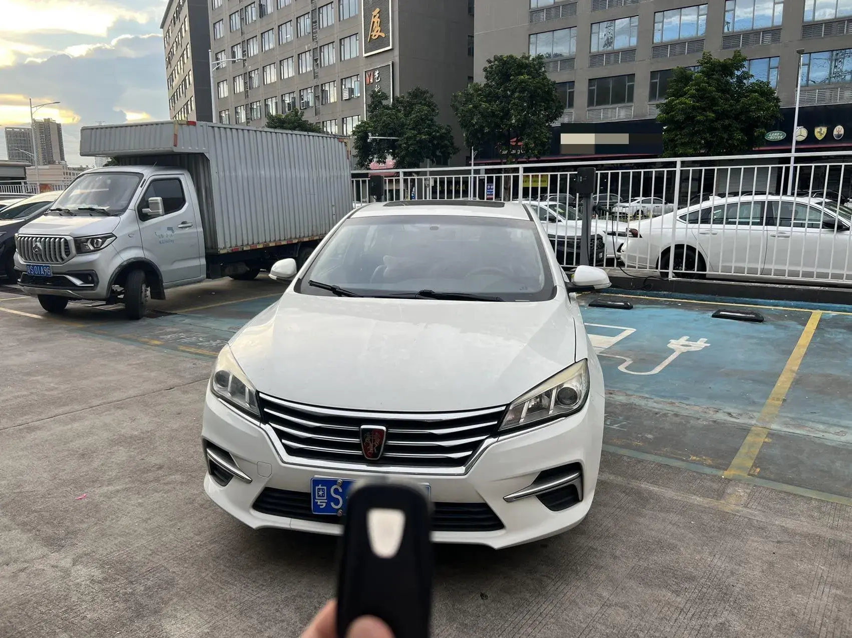 2018 ROEWE 360 thumbnail 2