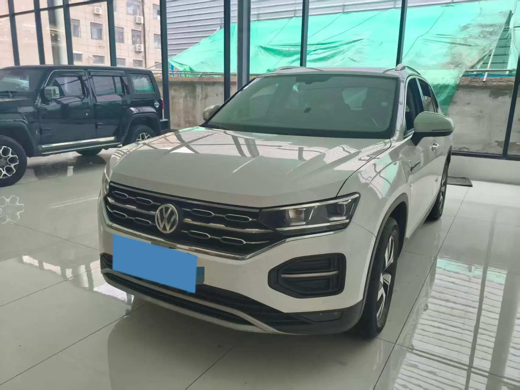 2020 VOLKSWAGEN TAYRON view 1