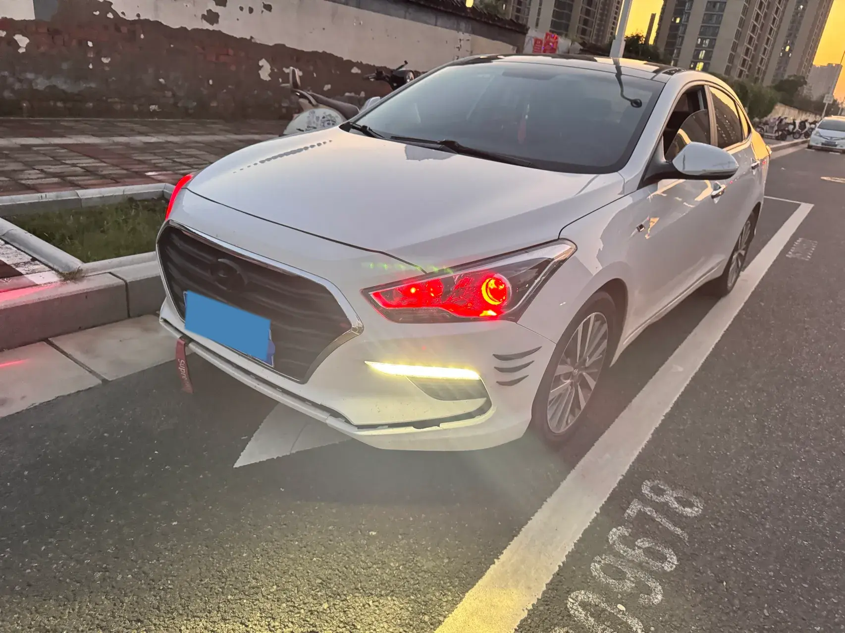2019 HYUNDAI MISTRA view 1