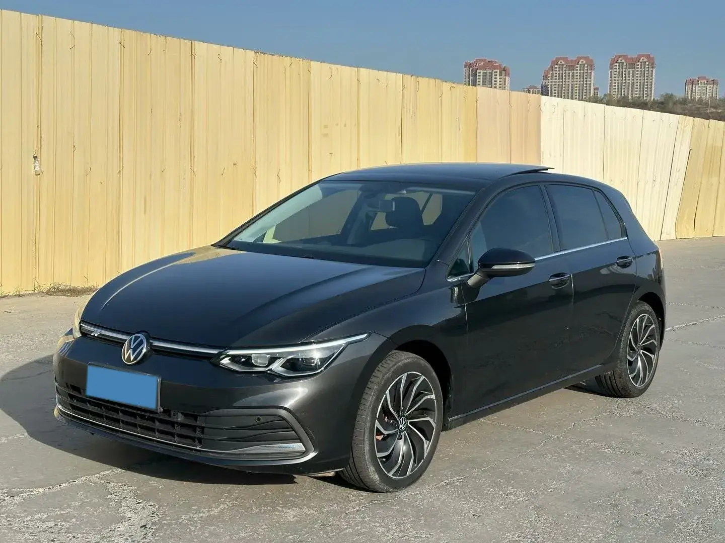 2021 VOLKSWAGEN GOLF view 1