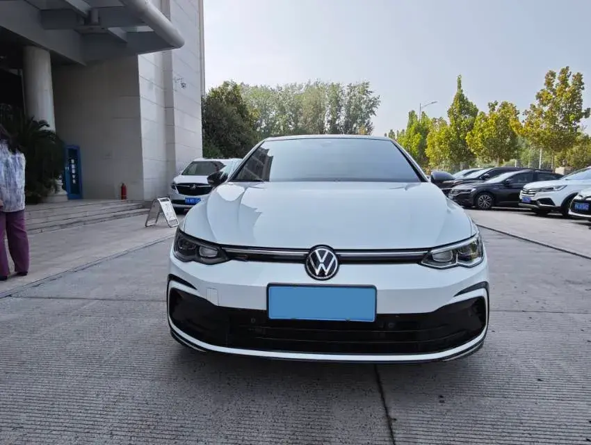2021 VOLKSWAGEN GOLF thumbnail 4