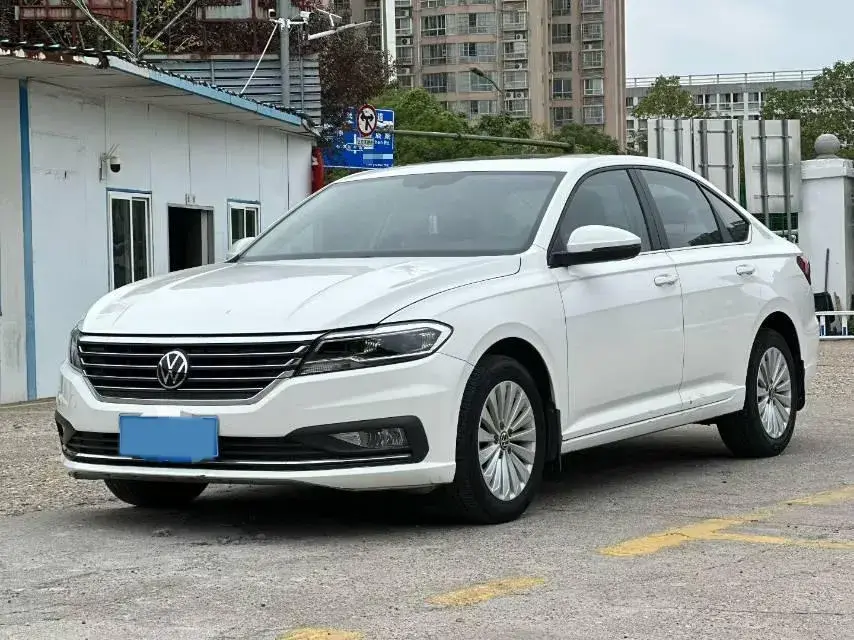 2021 VOLKSWAGEN LAVIDA view 1