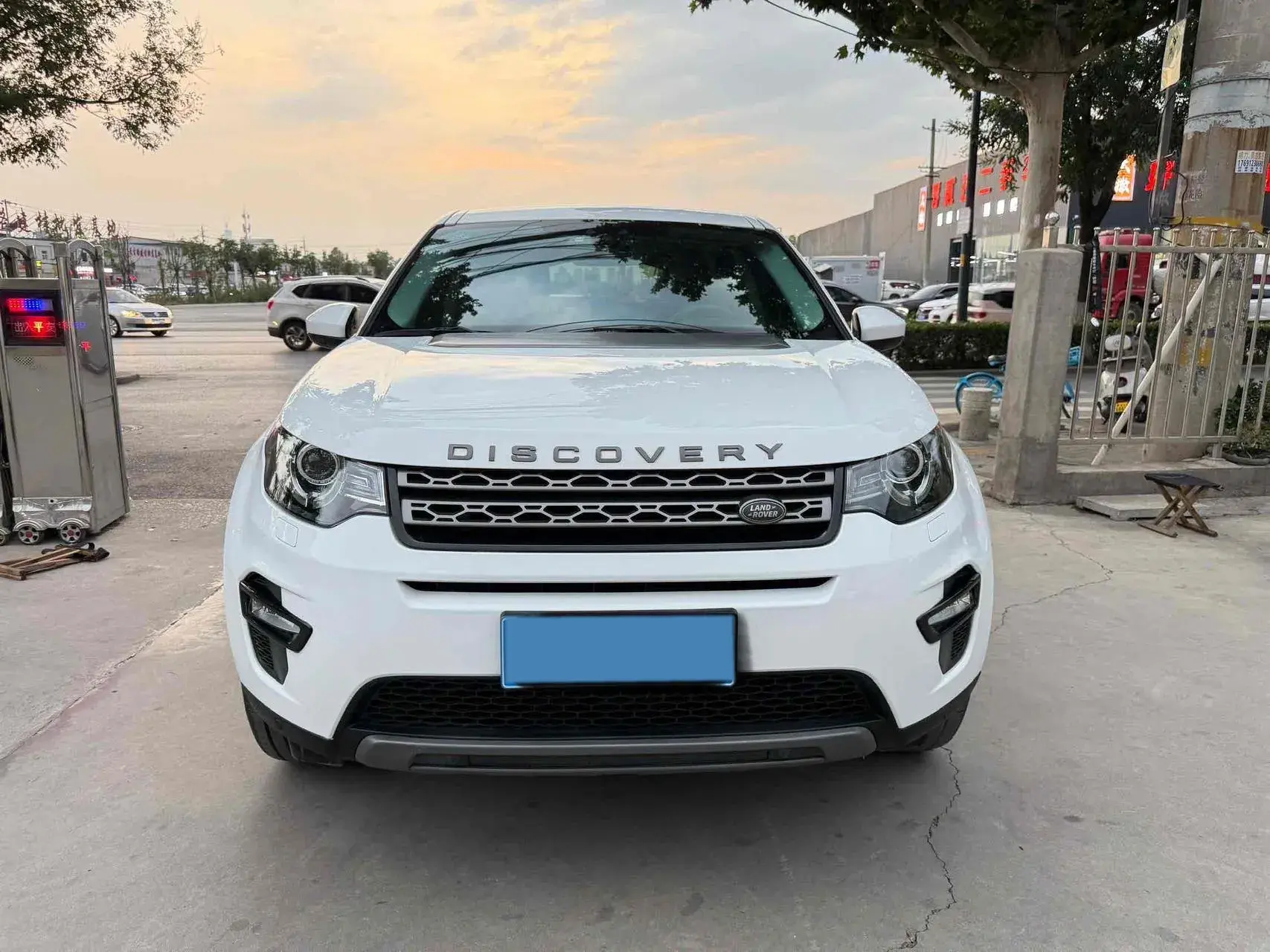 2018 LAND ROVER thumbnail 2