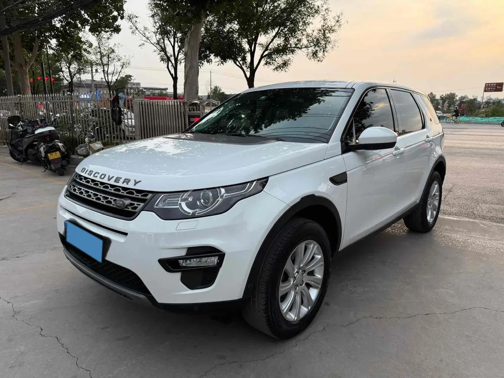 2018 LAND ROVER view 1