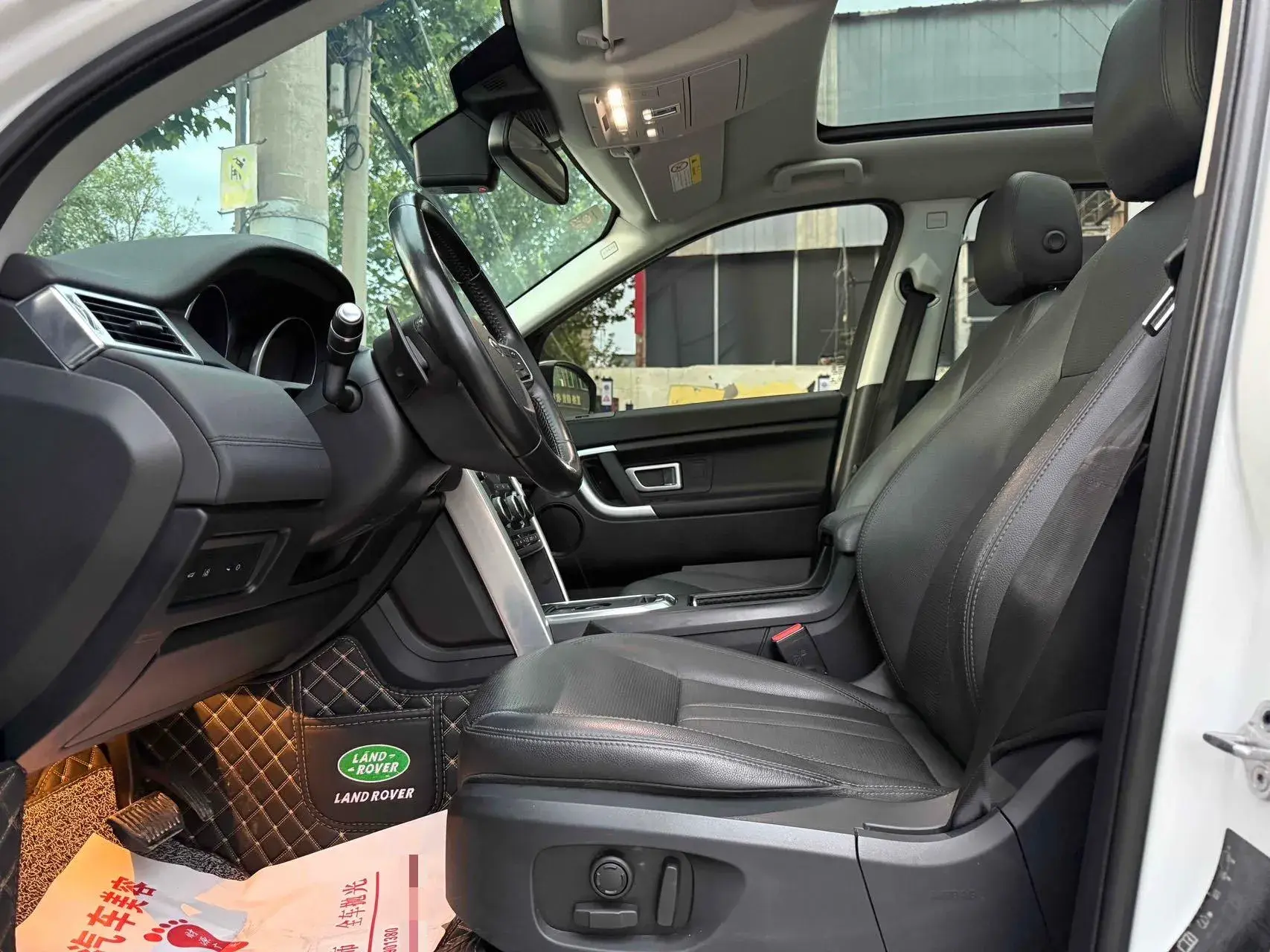 2018 LAND ROVER thumbnail 4