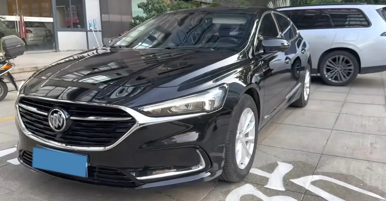 2021 BUICK LARCOSSE view 1