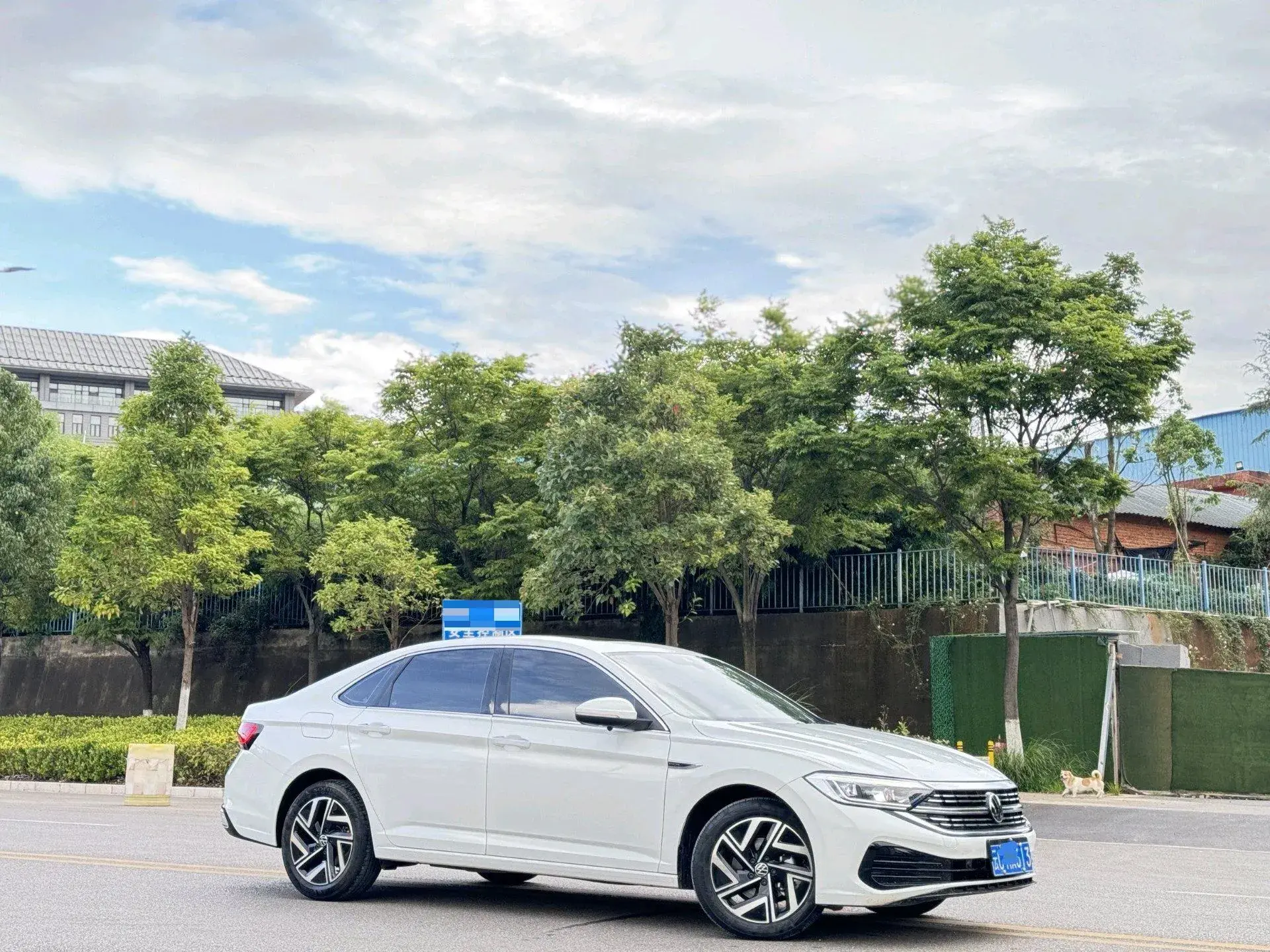 2024 VOLKSWAGEN SAGITAR thumbnail 3