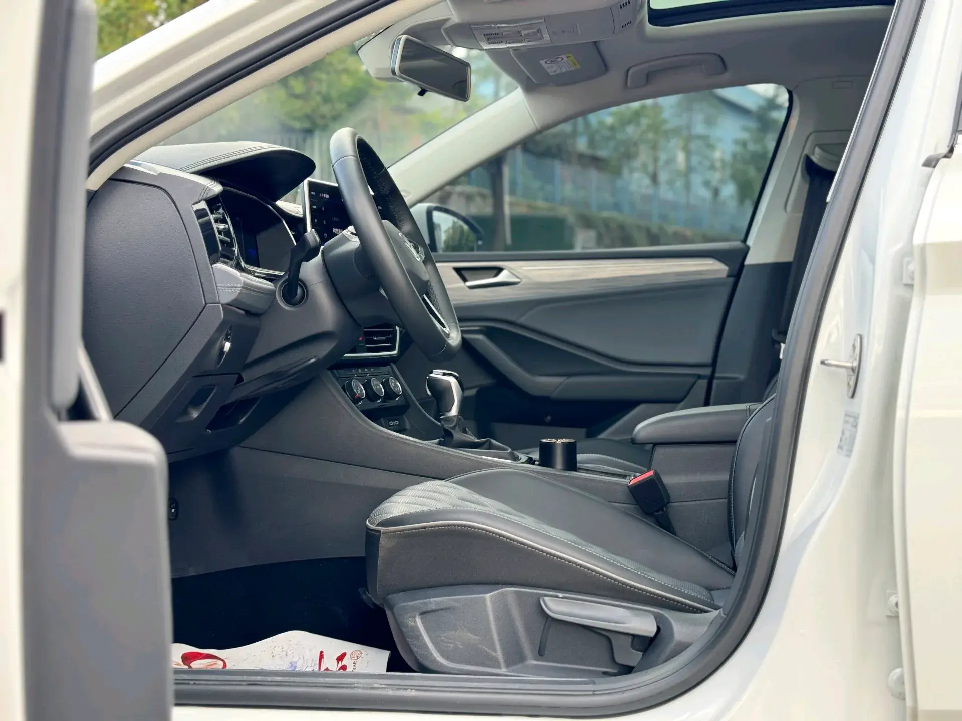 2024 VOLKSWAGEN SAGITAR thumbnail 4