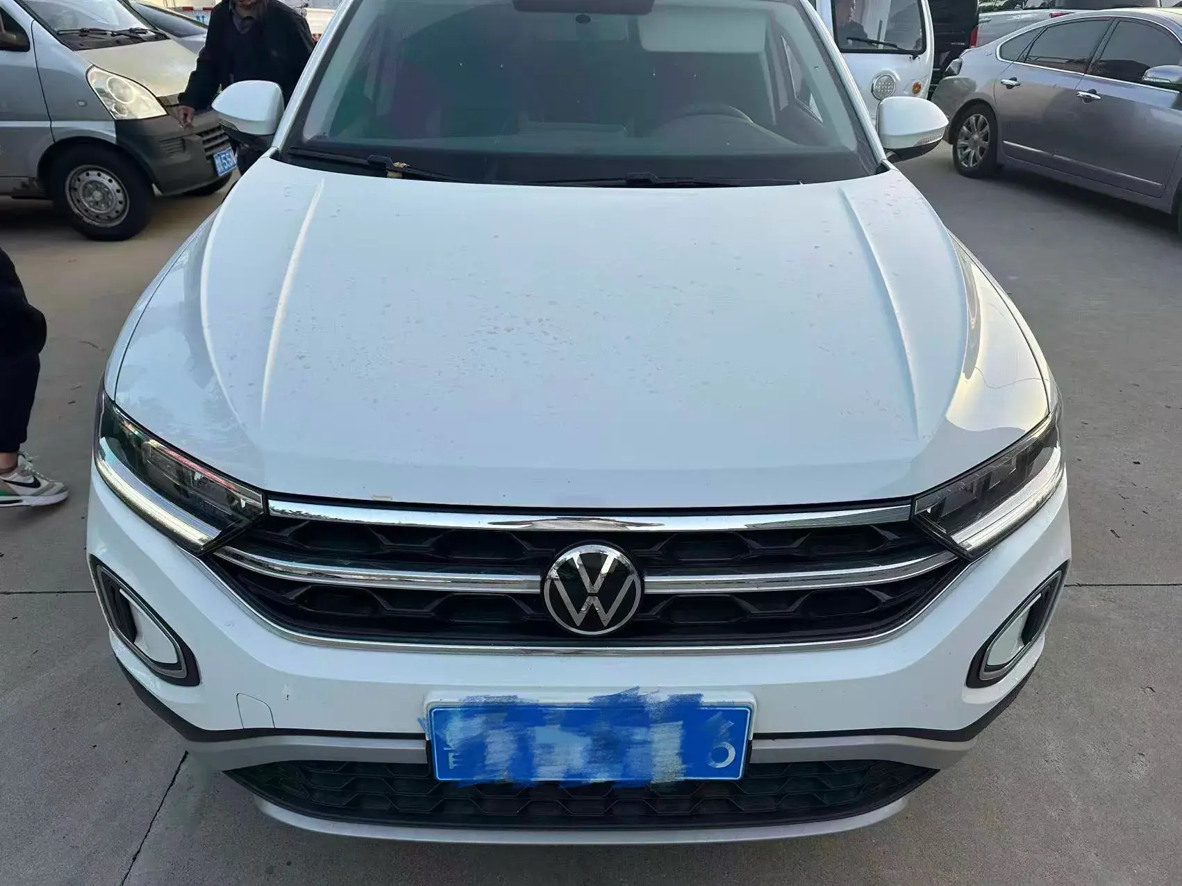 2023 VOLKSWAGEN T-ROC thumbnail 2