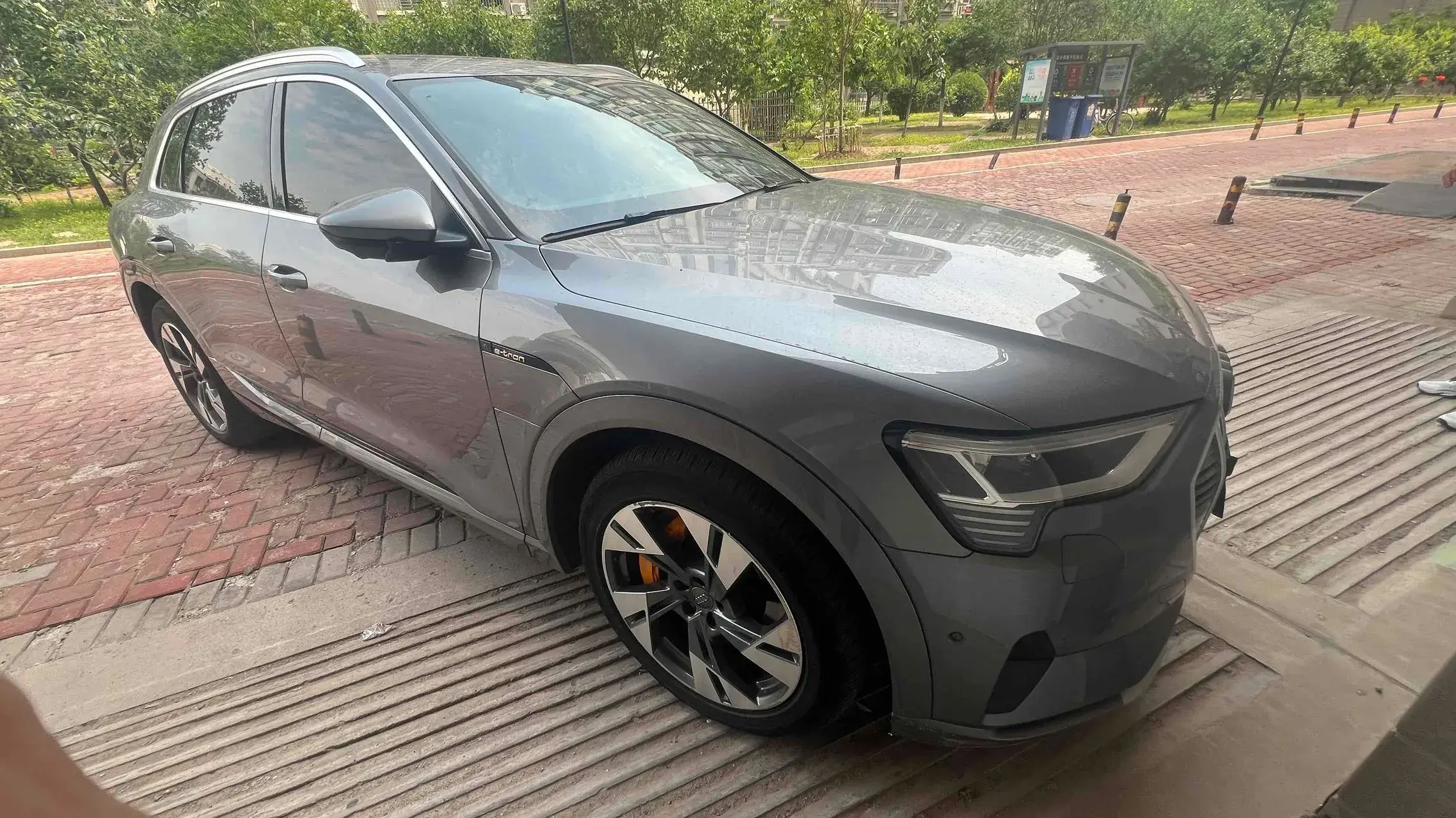 2019 AUDI E-TRON thumbnail 3