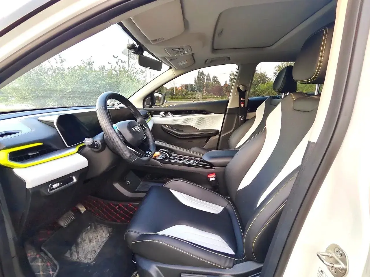 2022 GEELY COOLRAY thumbnail 4