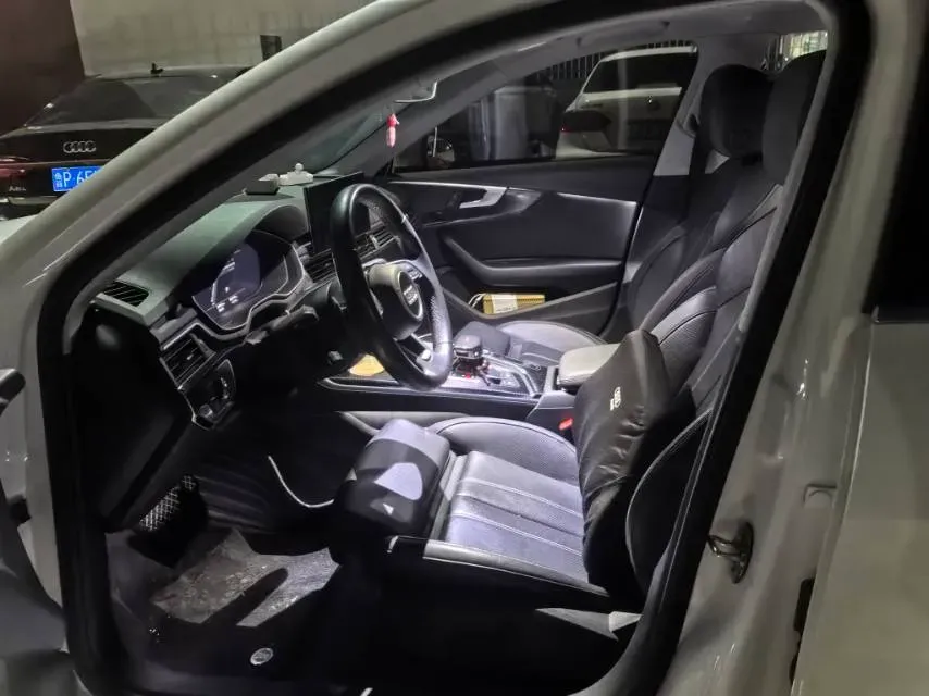 2022 Audi A4L 2.0T 190HP L4 7DCT,autocango,china used car exporter,china ev exporter,chinese used car exporter,chinese used ev exporter