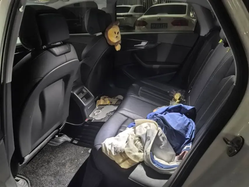 2022 Audi A4L 2.0T 190HP L4 7DCT,autocango,china used car exporter,china ev exporter,chinese used car exporter,chinese used ev exporter