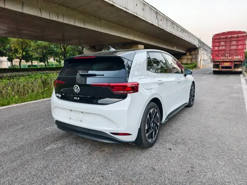 2025 VOLKSWAGEN ID.3 thumbnail 2