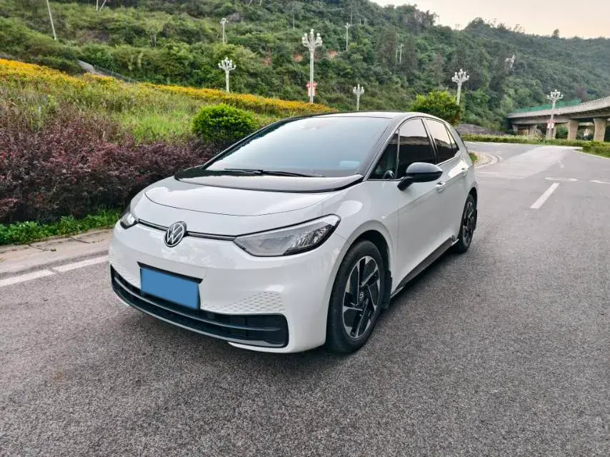 2025 VOLKSWAGEN ID.3 view 1