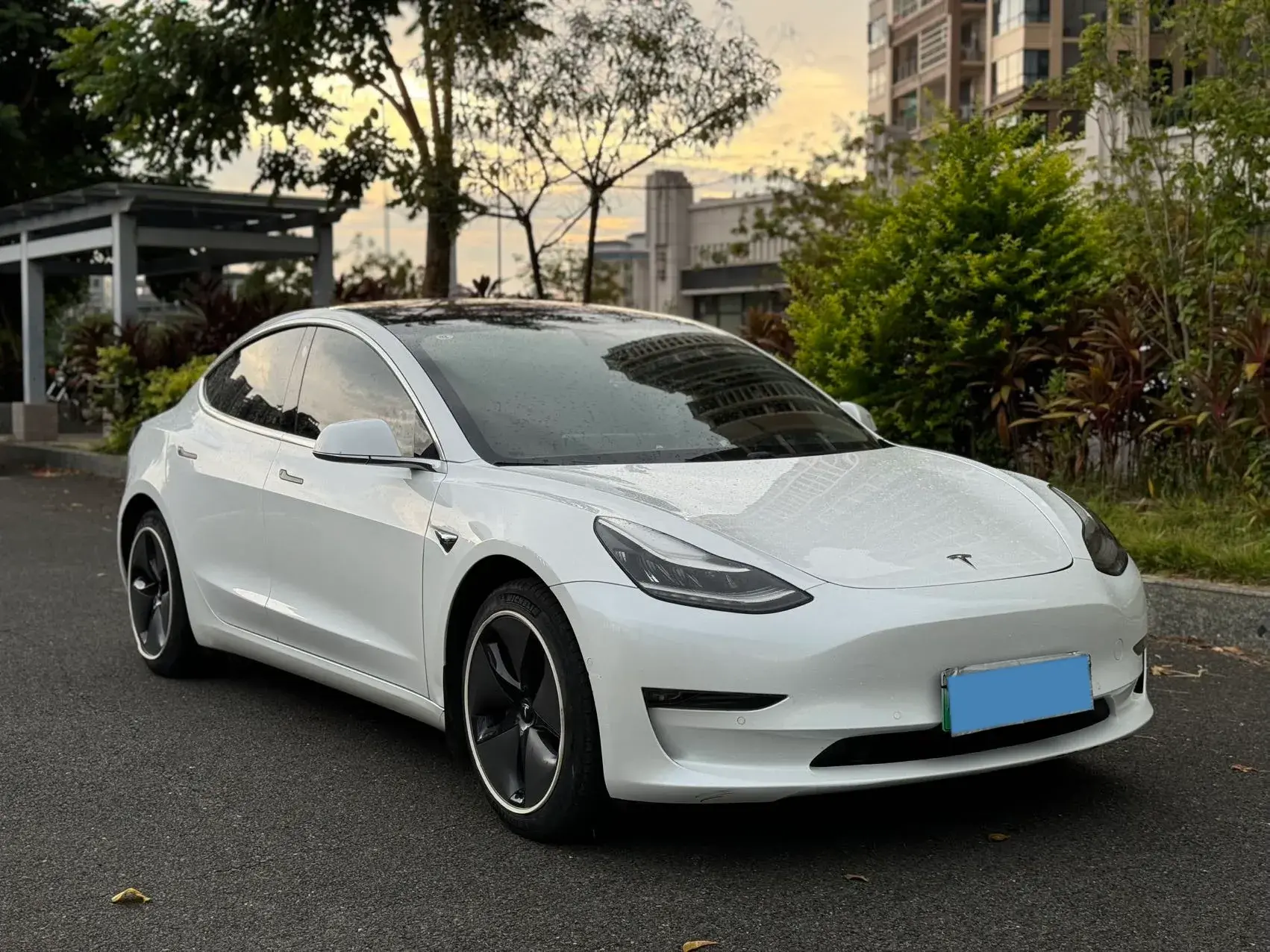 2019 TESLA MODEL thumbnail 2