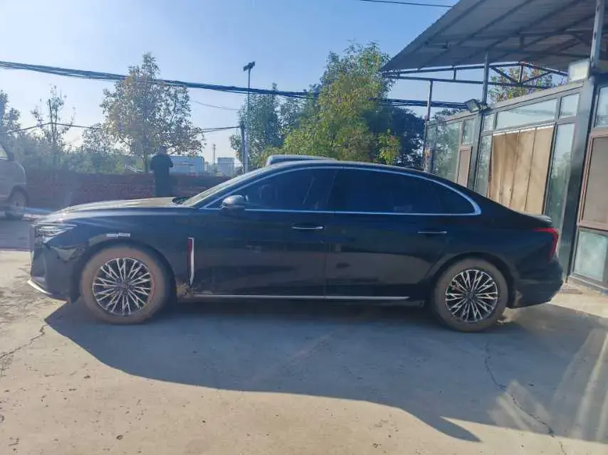 2023 HONGQI H5 thumbnail 2