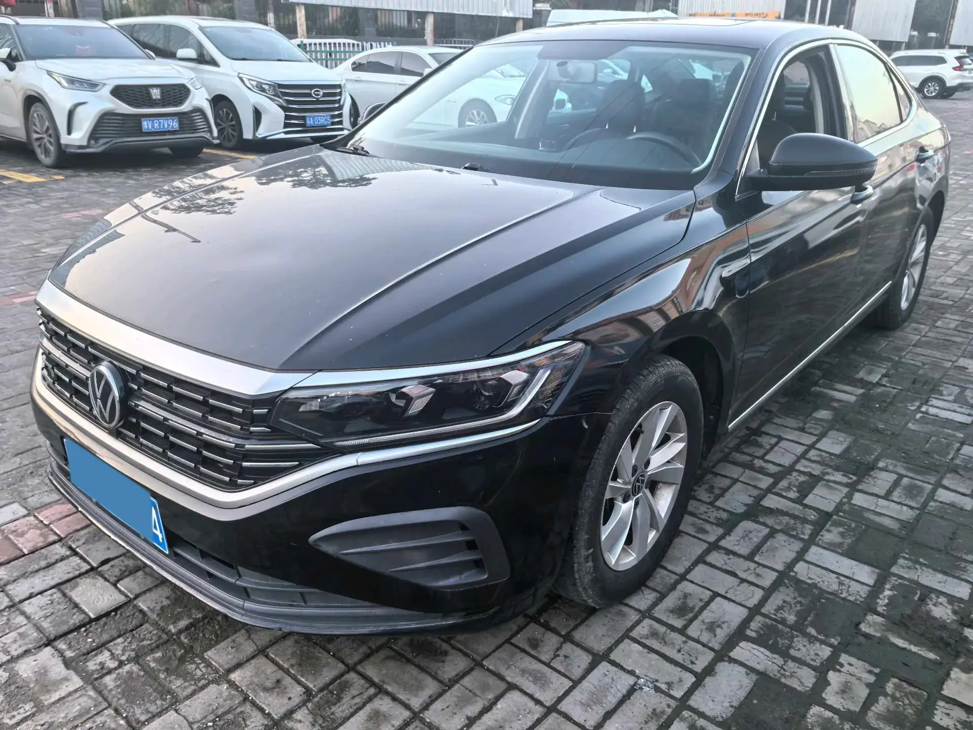 2022 VOLKSWAGEN PASSAT view 1