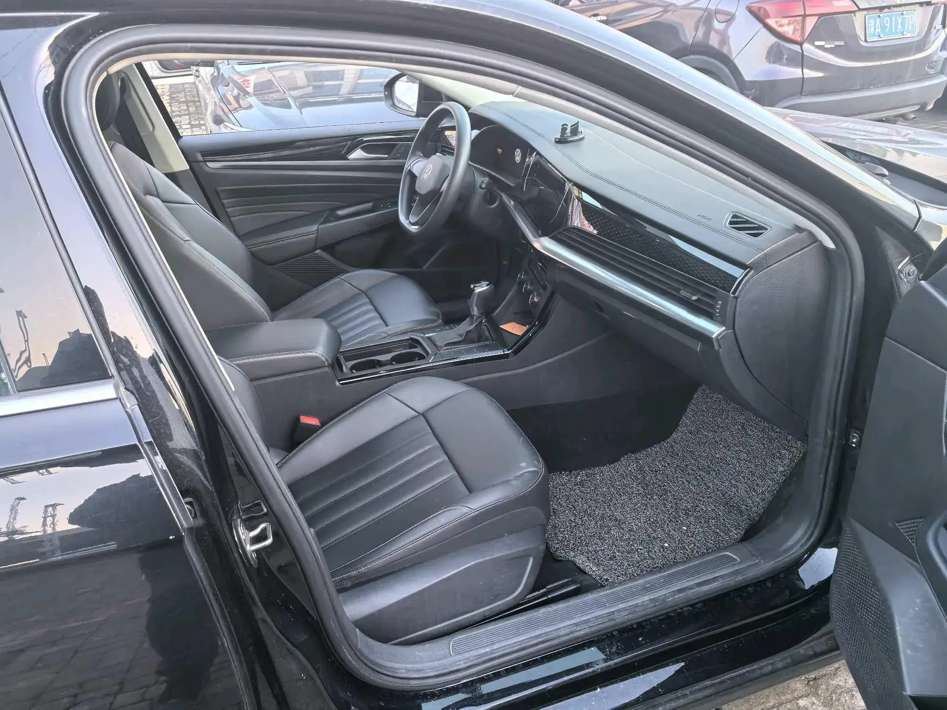 2022 VOLKSWAGEN PASSAT thumbnail 4