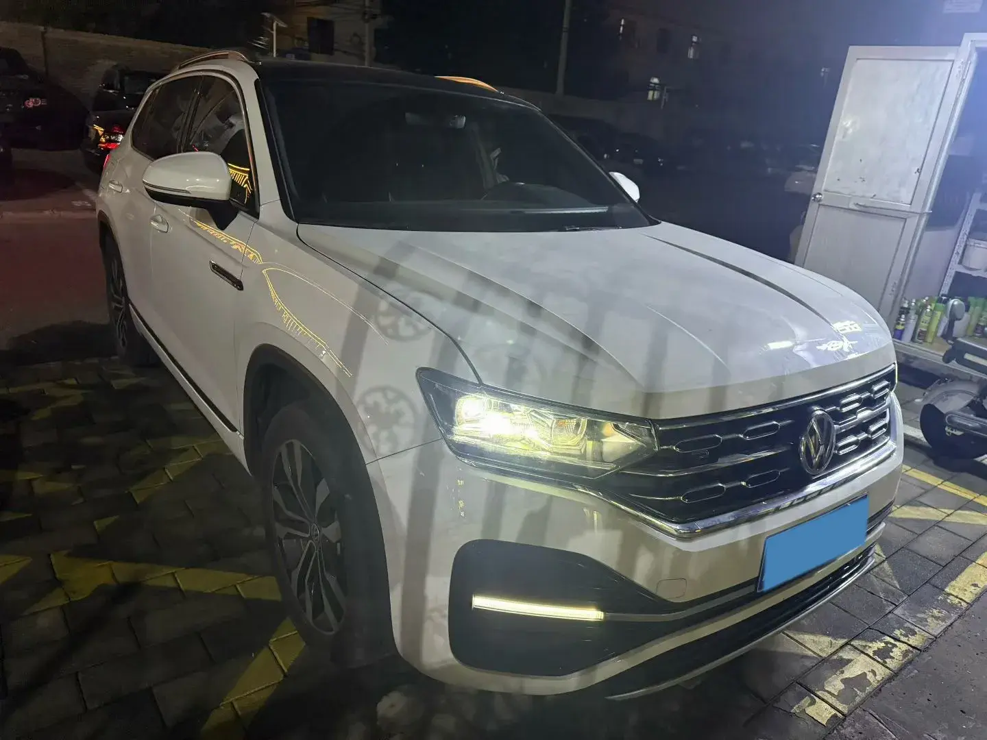 2021 VOLKSWAGEN TAYRON thumbnail 3