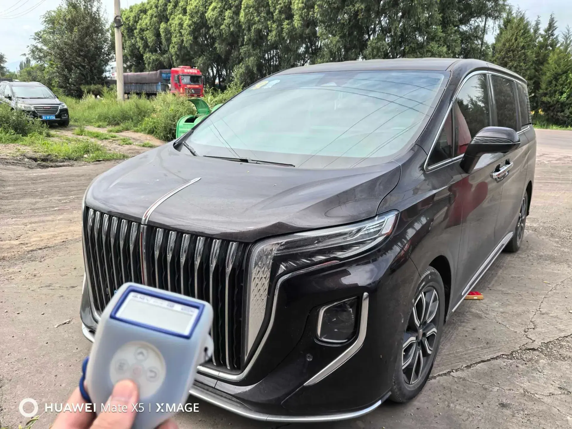 2023 HONGQI HQ9 view 1