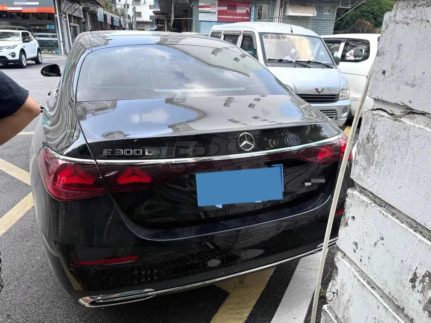 2025 MERCEDES-BENZ E thumbnail 2