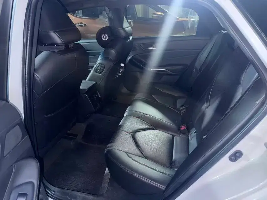 2019 TOYOTA AVALON thumbnail 3