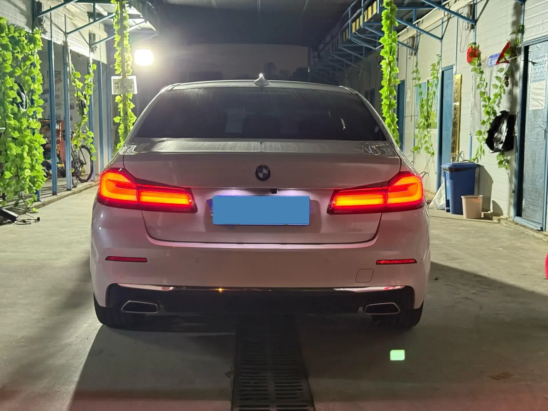 2022 BMW 5 thumbnail 3