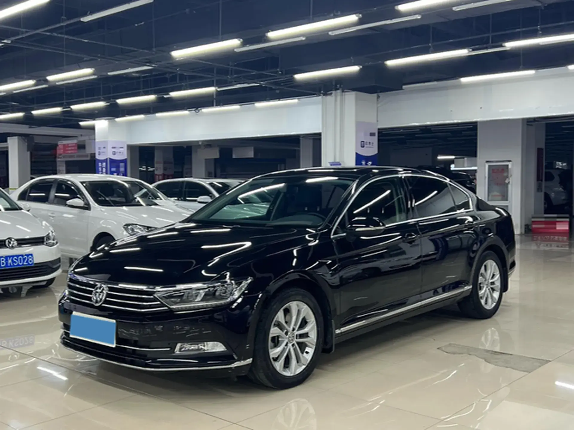 2018 VOLKSWAGEN MAGOTAN view 1