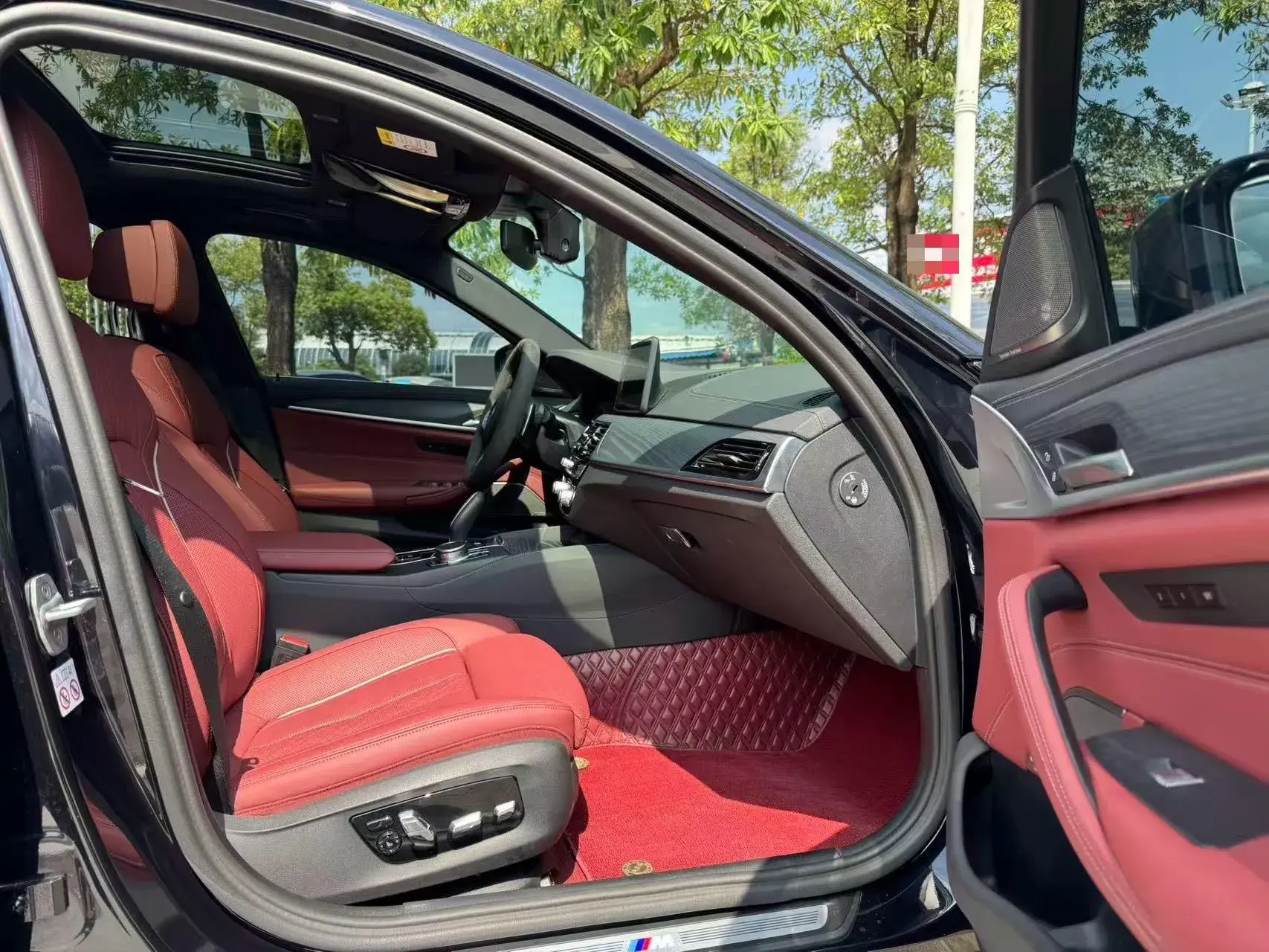 2023 BMW 5 thumbnail 4