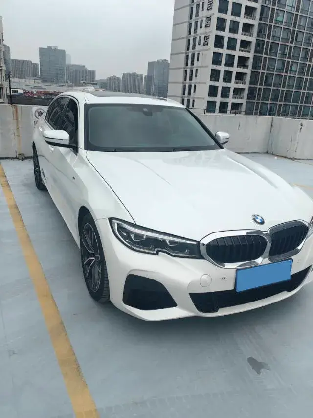 2022 BMW 3 thumbnail 2