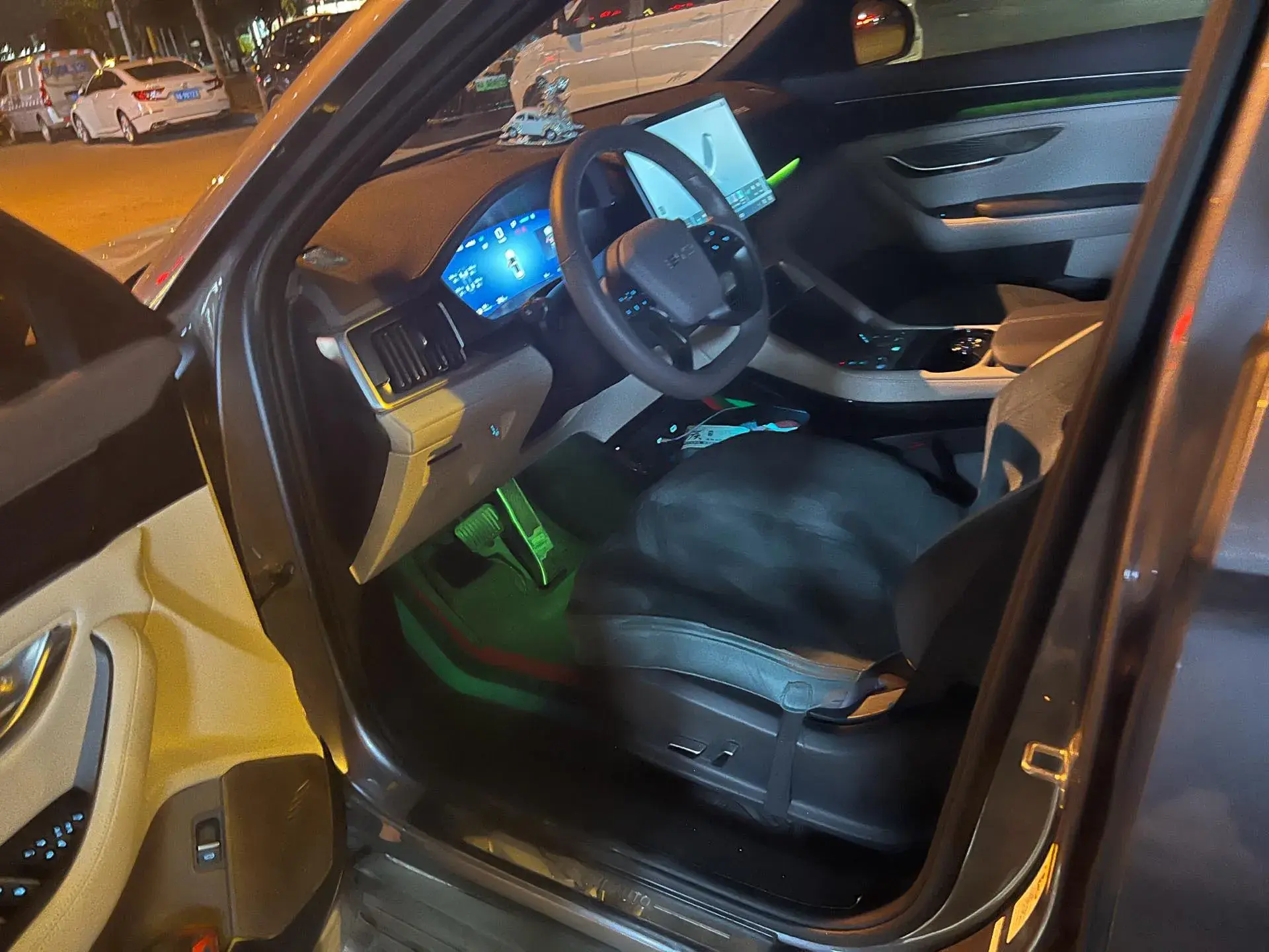 2025 BYD SONG thumbnail 4