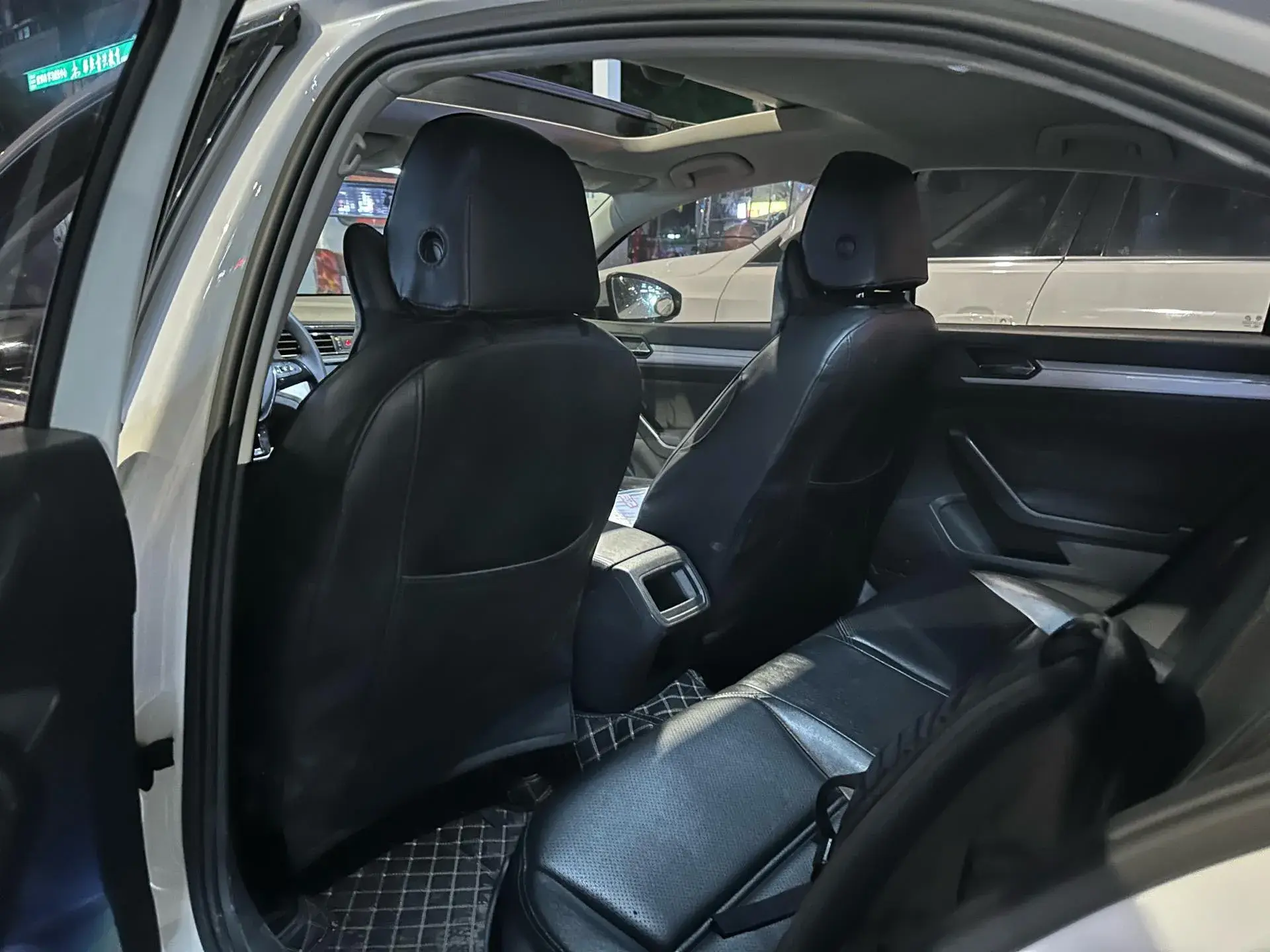 2019 VOLKSWAGEN LAMANDO thumbnail 4