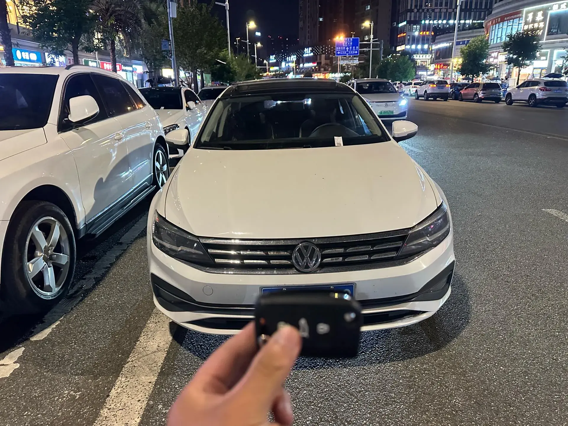 2019 VOLKSWAGEN LAMANDO thumbnail 2