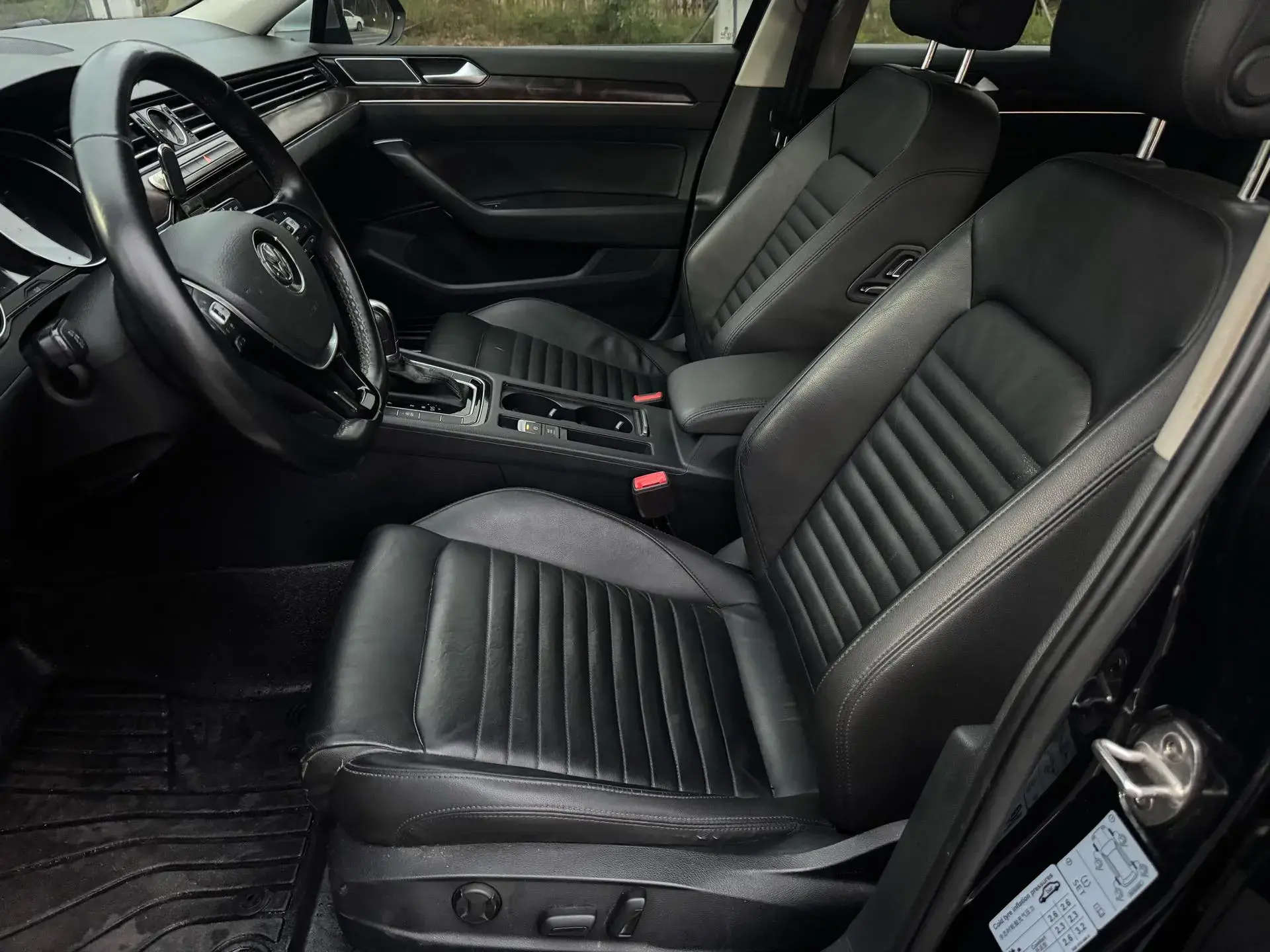 2019 VOLKSWAGEN MAGOTAN thumbnail 3