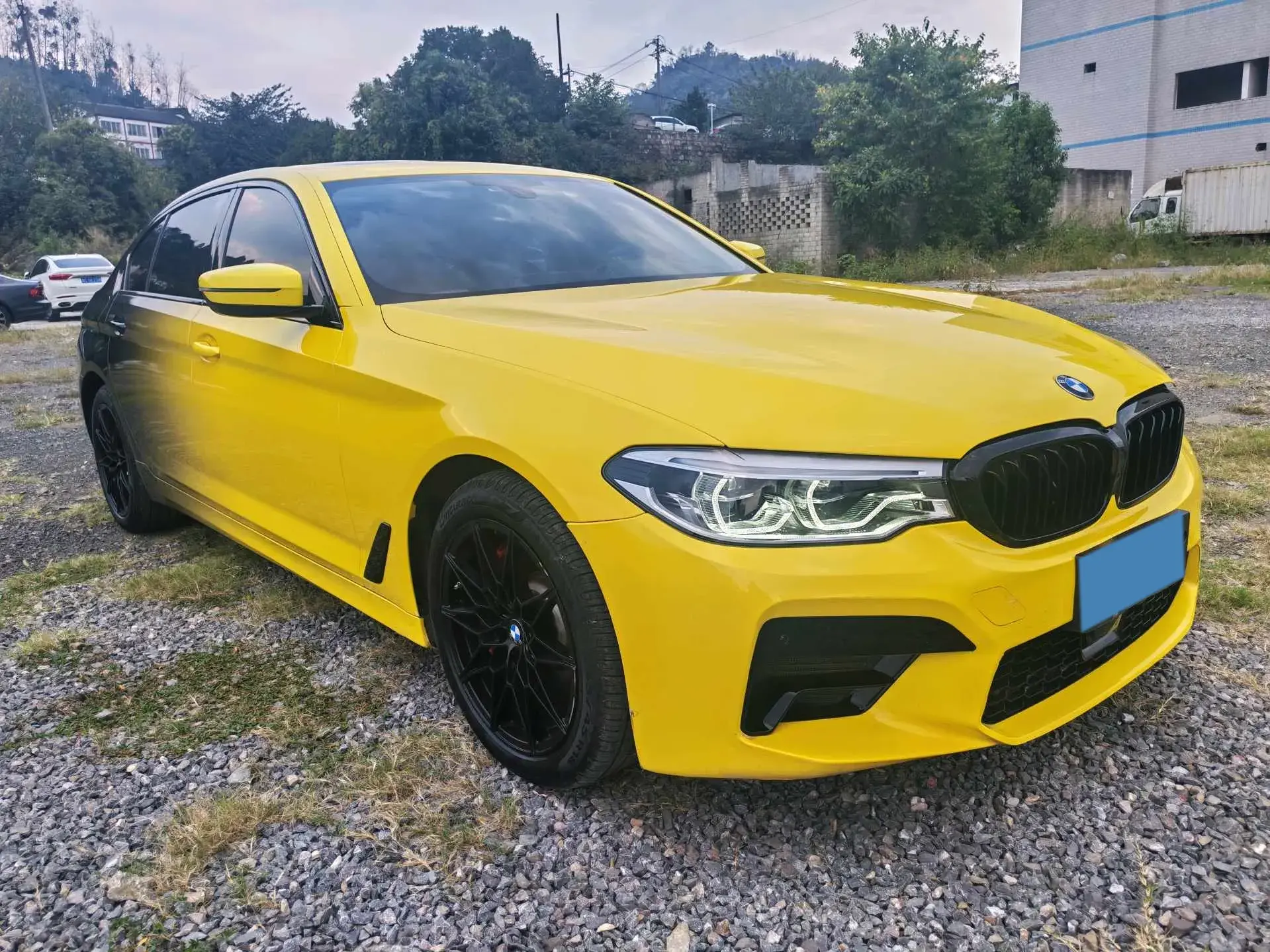 2020 BMW 5 thumbnail 3