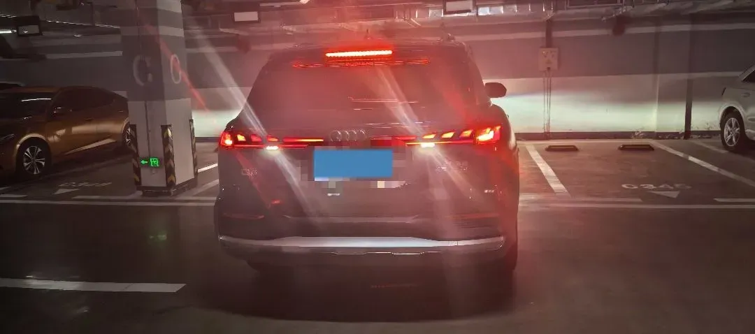 2024 Audi Q6 2.0T 265HP L4 7DCT,autocango,china used car exporter,china ev exporter,chinese used car exporter,chinese used ev exporter