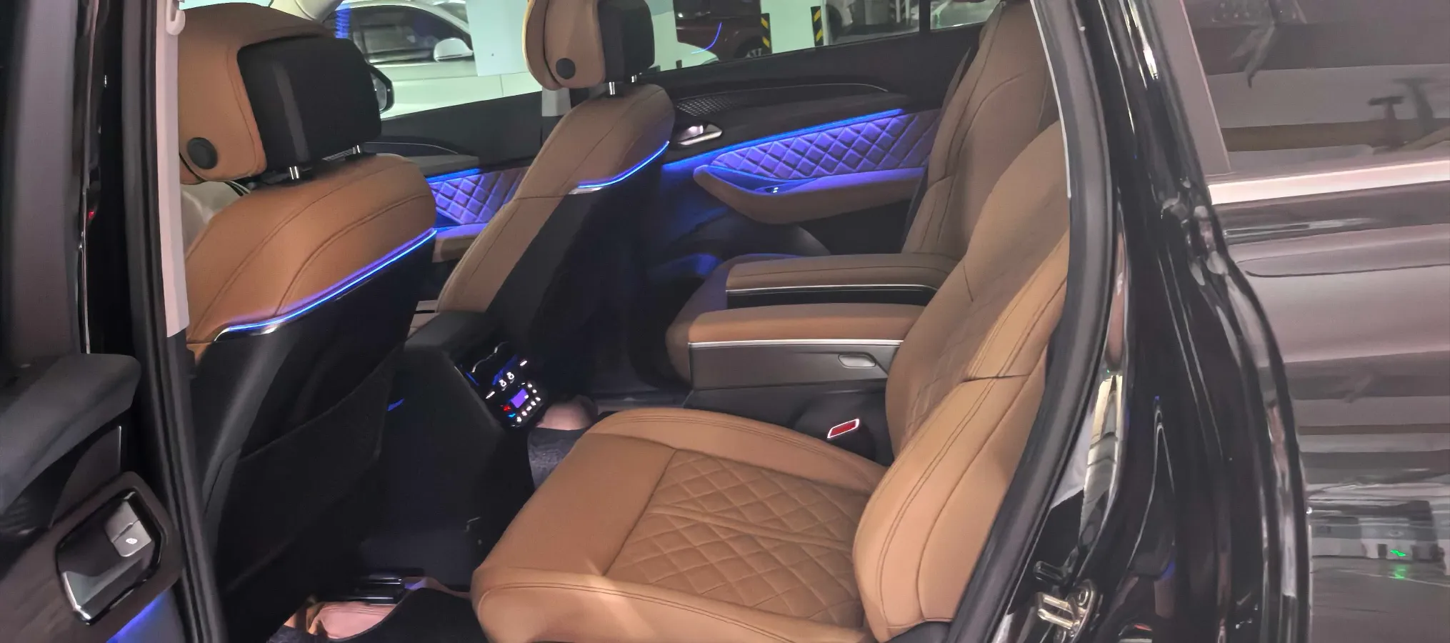 2024 Audi Q6 2.0T 265HP L4 7DCT,autocango,china used car exporter,china ev exporter,chinese used car exporter,chinese used ev exporter